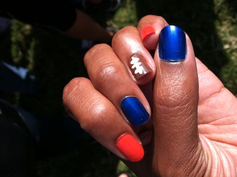 Gator Football mani. #Gators Gator Nails Designs, Florida Gator Nails, Gator Nails, Fla Gators, Gator Party, Uf Gator, Gator Football, Uf Gators, Mani Nails