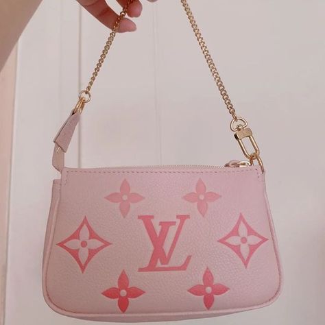 Tas Lv, Fendi Purse, Top Designer Bags, Fendi Purses, Preppy Bags, Real Barbie, Apartment Exterior, Louis Vuitton Pink, Pink Monogram