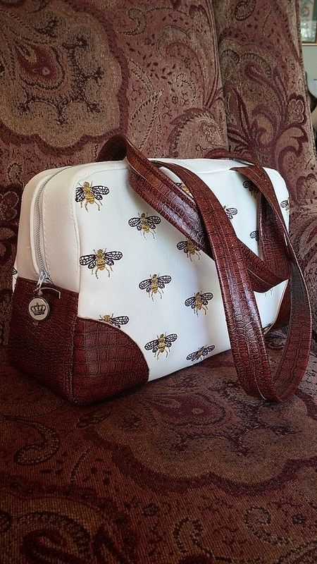 Queen Bee | Flickr - Photo Sharing! Bug Fashion, Bee Bag, Bee Purse, Bee Utiful, Embroidered Bee, Bee Images, Dream Things, I Love Bees, Urban Threads