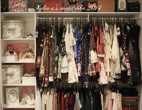 Fancy Wardrobe Closet, Wardrobe Full Of Clothes Aesthetic, How To Arrange Wardrobe Clothes, Vision Board Wardrobe, Full Wardrobe Aesthetic, Closet Full Of Clothes Aesthetic, Storage Room Layout, Cute Wardrobe Closet, Full Closet Aesthetic