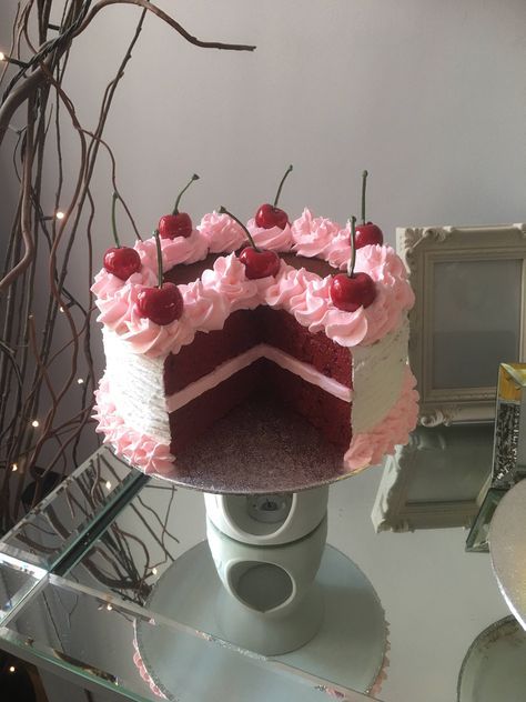 White Cherry Cake, Cherry Topping, Velvet Pink, Gateaux Cake, Cherry Cake, Pretty Dessert, Cute Baking, Food Product, Milk Shakes