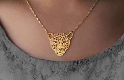 خواتم خطوبة, Tiger Necklace, Gold Chanel, Tiger Pendant, Sabyasachi Jewellery, Diamond Pendants Designs, Coin Pendant Necklace, Dragon Necklace, Gold Long Necklace