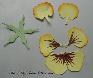 Build A Flower, Paper Petals, Săpunuri Handmade, Acetate Cards, Foam Flower, Miniature Flowers, Gum Paste Flowers, Fondant Flowers, Paper Flower Template