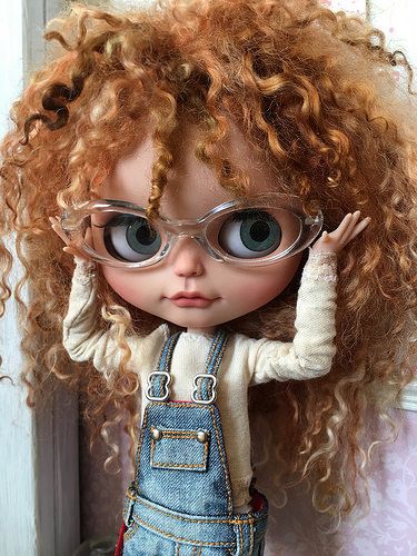 Do you like my new glasses? | by seehendriks Blythe Bebek, Big Eyes Doll, Kawaii Doll, Wearing Glasses, Doll Repaint, Morning Wishes, Pretty Dolls, Ooak Dolls, Custom Dolls