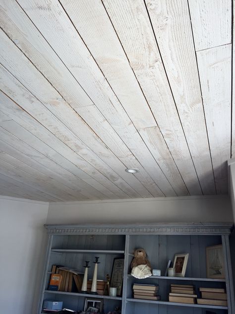 White Plank Ceiling, White Wash Ceiling, Nursery Ceiling, Kitchen Ceiling Design, Wood Plank Ceiling, Tongue And Groove Ceiling, Plank Ceiling, Wooden Ceiling, Rustic Ceiling