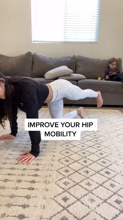 Strech Excercise Hips, How To Open Hip Flexors, Leg And Hip Stretches, Hip Opening Workout, Stretching For Hips, Stretches To Loosen Hips, Opening Up Hips, Exercise To Loosen Hips, How To Move Hips