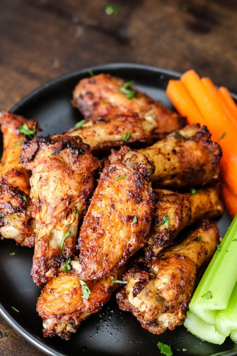 Air Fryer Chicken Wings are the best and crispiest wings ever! Done in less than 20 minutes, you'll never make wings another way again! Air Fryer Crispy Chicken, Air Fryer Recipes Chicken Wings, Chicken Wing Seasoning, Air Fryer Wings, Lemon Pepper Chicken Wings, Air Fryer Chicken Thighs, Crispy Wings, Frozen French Fries, Crispy Chicken Wings