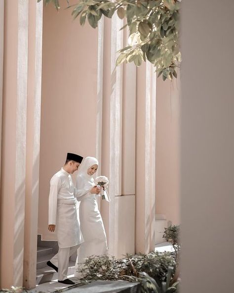 Nikah Masjid, Wedding Malaysia Muslim, Pose Akad Nikah, Akad Nikah Photography, Foto Akad, Adat Melayu, Melayu Wedding, Wedding Preparation Photos, Muslim Wedding Photos