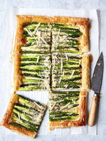 Easy Asparagus and Gruyere Tart | Sandra Valvassori Asparagus Tea Sandwiches, Cooking Bucket List, Gruyere Tart, Asparagus Goat Cheese, Spring Cooking, Leek Tart, Easy Asparagus, Recipe Asparagus, Asparagus Tart