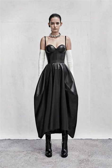 Alexander Mcqueen Resort, Long White Gloves, Sleeveless Blazer Dress, Balloon Skirt, Resort 2023, Black Corset, 2023 Collection, 2023 Fashion, Fabulous Fashion