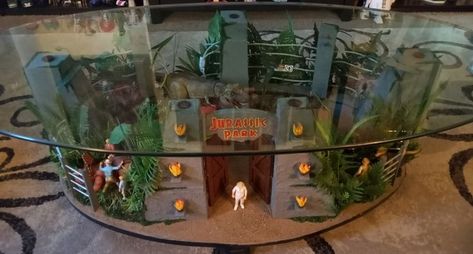 Jurassic Park Diy, Diy Jurassic Park, Coffee Table Display, Display Coffee Table, Nerd Life, Table Display, Jurassic World, Jurassic Park, Terrarium