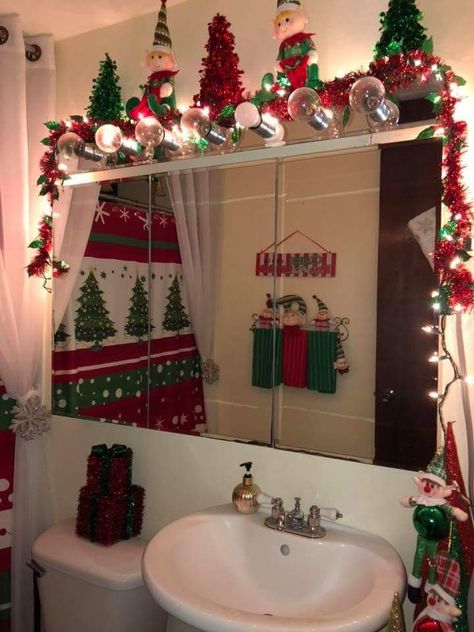 Home Christmas Decorations, Bathroom Mirror Christmas Decor, Bathroom Christmas, Decorating Mirrors For Christmas, Small Living Room Christmas Decor, Christmas Kitchen Cabinet Decor, Christmas Decor Ideas For Bathroom, Christmas Decor Ideas Bathroom, Christmas Bathroom Decor Ideas