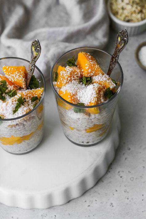 These delicious mango overnight oats are made with chia seeds, greek yogurt, coconut, and fresh mint! They’re a quick and easy healthy breakfast idea that is meant to be made in advance. This recipe has no added sugar, can easily be made gluten-free, and can even be made vegan. Gluten Free Aesthetic Food, Aesthetic Overnight Oats, Mango Overnight Oats, Overnight Oats With Chia Seeds, Mango Nutrition, Oats With Chia Seeds, Quick And Easy Healthy Breakfast, Overnight Oats With Chia, Easy Overnight Oatmeal