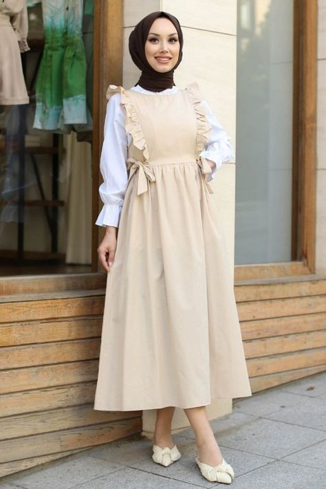 Muslimah Fashion Outfits Dresses, Morrocan Fashion, Baby Dress Diy, Muslimah Outfit, Latest Dress Design, Stylish Short Dresses, Muslim Women Fashion, Modest Dresses Casual, Outfit Shop