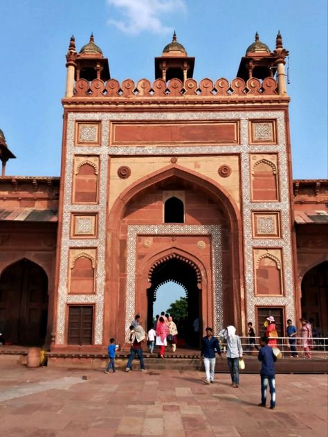 #akbar #mughalera #bulanddarwaza Buland Darwaza, Mughal Emperor, Camera Dump, Aesthetic Architecture, Indian Architecture, The Door, Victorious, Gate, Built In