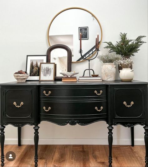 Antique Buffet Decor, Layering Mirrors, Buffet Decor Ideas, Modern Fall Decor Ideas, Indoor Fall Decor, Sideboard Styles, Buffet Table Decor, Modern Fall Decor, Antique Buffet