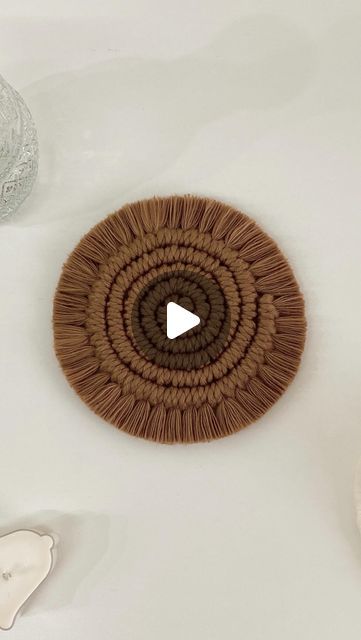 Knot Coasters Diy, Macrame Cup Coaster Tutorial, Diy Macrame Coasters Tutorial, Coaster Macrame Tutorial, Macrame Tea Coaster, Macrame Coasters Diy Tutorial Videos, Macrame Trivet Diy, Macrame Rug Diy, Macrame Cup Coaster