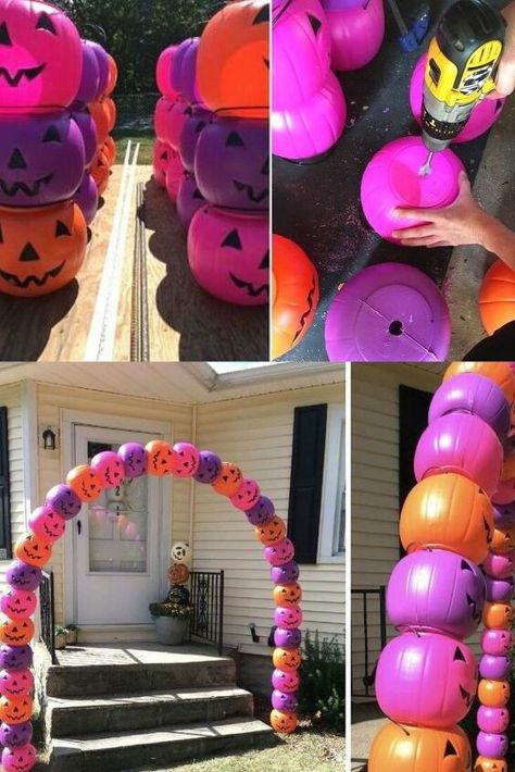 Diy Jack O Lantern, Diy Entrance, Plastic Pumpkins Bucket, Can Lanterns, Halloween Decor Diy, Gingerbread House Decorations, Plastic Pumpkins, Witch Diy, Halloween Front Porch