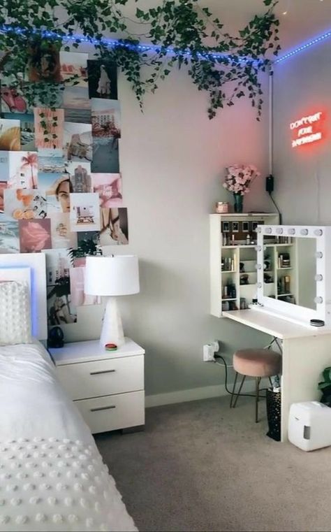 Redoing Room, Zimmer Diy, Glamourous Bedroom, Dorm Room Inspiration, Indie Room, Teen Room Decor, Redecorate Bedroom, Teen Bedroom Decor, Girl Bedroom Decor