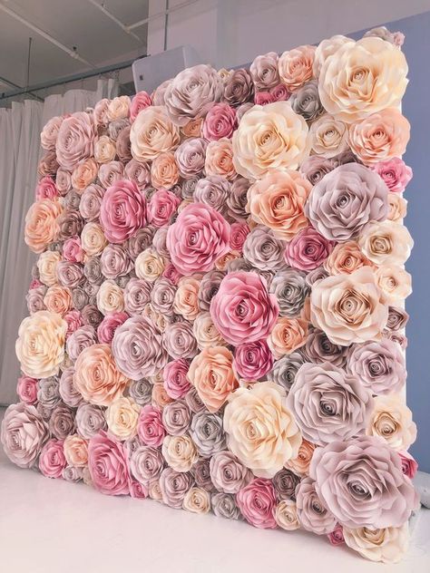 2024's Top Wedding Flower Walls: Elegant Backdrop Ideas Rose Wall Photoshoot, How To Make A Flower Wall Backdrops, Elegant Backdrop Ideas, Diy Flower Wall Backdrop How To Make, Flower Backdrop Ideas, Flower Wall Ideas, Retro Flower Wallpaper, Giant Flower Wall, Garden Themes