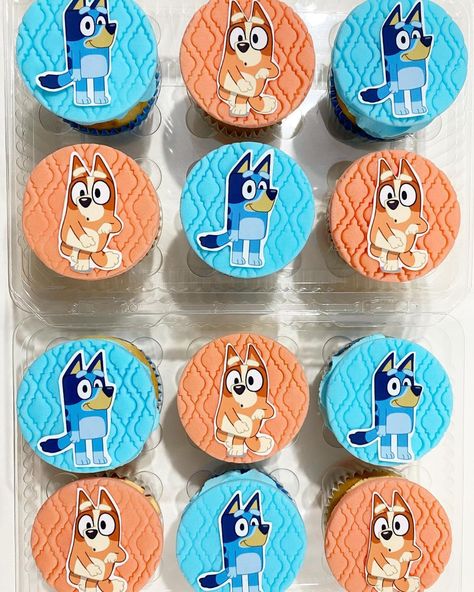 bluey and bingo cupcake ideas Bluey Theme Cupcakes, Bluey And Bingo Cupcakes, Bluey Cupcakes Ideas, Birthday Cake Ideas Disney, Bingo Cupcakes, Bluey Birthday Cupcakes, Bluey Cake Pops, Bluey Cupcake Ideas, Bluey Birthday Cake Ideas