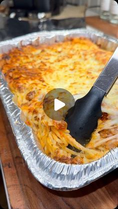 Bake And Take Dinners, How To Make Baked Spaghetti, Dishes With Spaghetti Noodles, Viral Spaghetti Bake, Viral Baked Spaghetti, Viral Spaghetti Recipe, Spaghetti Noodles Recipes, Dinner For A Crowd Main Dishes, Best Baked Spaghetti Recipe