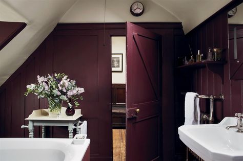 Is Aubergine Having a Moment? We Think So. — Color Spotlight Burgundy Bathroom, Sangria Color, Dark Bathroom Ideas, Cottage Bathroom Ideas, Boat Interiors, Bathroom Paneling, Dark Bathrooms, Cottage Bathroom, Bad Inspiration