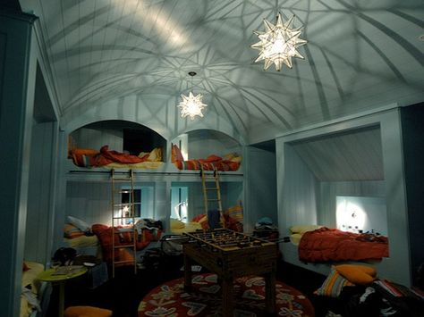 It's like a Harry Potter room! Love the ceiling barrel & lamp. Bunk Bed Room Ideas, Sleepover Room, Bunk Bed Room, Bunk Bed Rooms, Built In Bed, Bunk Rooms, Cool Bunk Beds, Kid Bedroom, Room Cozy