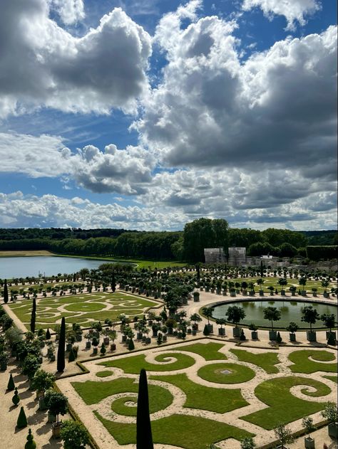 @lovedaci Garden Of Versailles Aesthetic, Versailles Castle France, France Palace Of Versailles, Paris Versailles Aesthetic, Chateau Of Versailles, Castle Of Versailles Aesthetic, Versailles Garden Aesthetic, Palace Of Versailles Garden, Versailles Palace Aesthetic