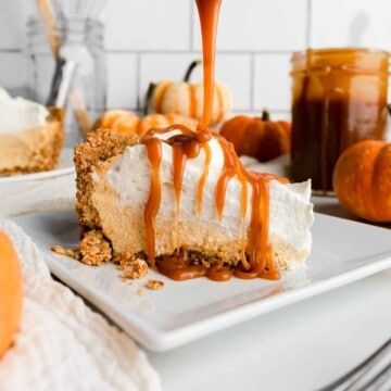 No Bake Pumpkin Mousse Pie with Salted Caramel - The Sage Apron Carmel Pumpkin Pie, Pumpkin Spice Desserts, Vegan Pumpkin Bread, Easy Pumpkin Dessert, Pumpkin Crunch Cake, Pumpkin Pie Ice Cream, No Bake Pumpkin, Bake Pumpkin, Dump Cake Pumpkin