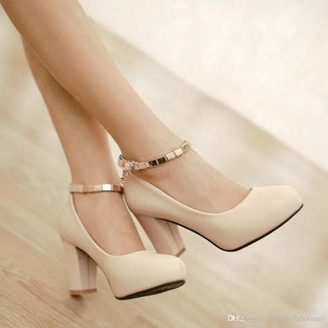 Low Pumps Heels, Best Comfortable Shoes, British Man, Vivienne Westwood Shoes, Trendy Heels, Gender Norms, Shoes Heels Classy, Classy Shoes, Prom Heels