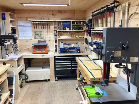 Small Woodworking Shop Ideas, Creative Woodworking Ideas, Garage Workbench Plans, Workshop Shed, Workshop Layout, Workbench Plans Diy, Carpentry Workshop, Creative Woodworking, Woodworking Shop Plans