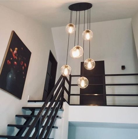 Hanging Lights Ideas, Light Fixtures Staircase, Staircase Wall Lighting, Staircase Lighting Ideas, Stairs Lighting, Decoration Plants, Stair Lights, Luxe Bedroom, Lights Ideas