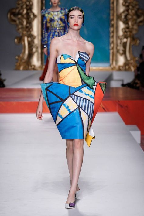 #Moschino #SpringSummer2020 #MFW #BristishVogue Post Modernism Fashion, Lisa Ericson, Modernism Fashion, Moschino Spring 2020, Cubism Fashion, Diversity Fashion, Fashion Show Themes, Pop Art Fashion, Sonia Delaunay