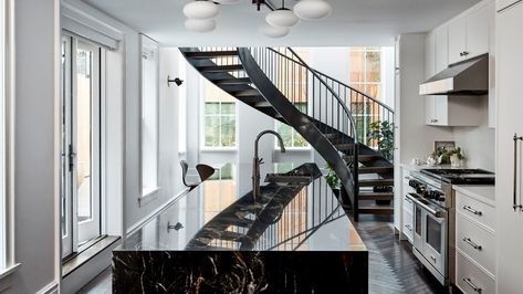 This Brooklyn home is equal parts traditional and whimsical Designer Gillian Dubin and her spouse, civil rights and criminal defence attorney Josh Dubin, painstakingly modernised their 1903 townhouse while simultaneously restoring its original grandeur Dc Brownstone, Curving Staircase, Kitchen Ideas Bohemian, Amazing Staircases, Carlyle Collective, Angelo Lelli, Bohemian Kitchen Decor, Brownstone Interiors, Custom Bunk Beds