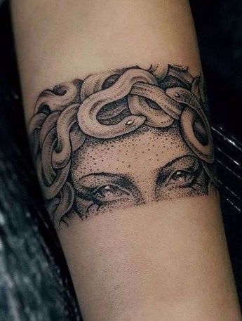 Stretch Mark Tattoo, Inner Lip Tattoo, Medusa Tattoos, Tattoo Band, Medusa Tattoo Design, Mark Tattoo, Gold Tattoo, Medusa Tattoo, Greek Tattoos