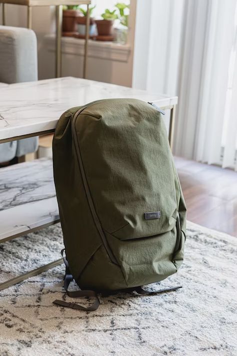 41 of the Best Gifts for Travelers (Updated for 2022) Gifts For People Who Travel, Travel Backpacks For Women, Minimalist Travel Packing, Travel For Work, Travel Gift Ideas, Unique Travel Gifts, Gifts For Travelers, Best Travel Backpack, Retro Backpack