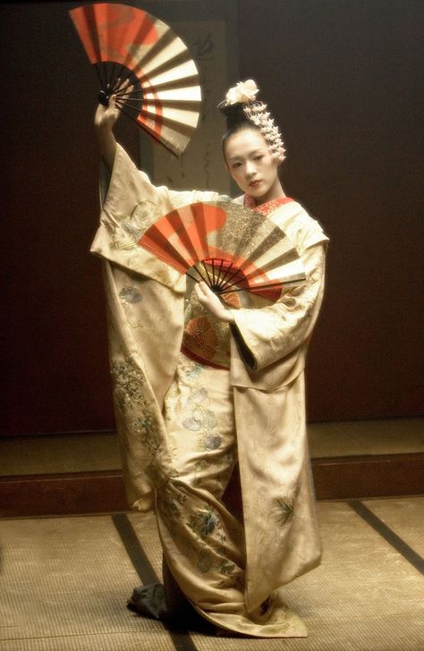 Sayuri performs the fan dance. Ziyi Zhang, Beautiful Geisha, Colleen Atwood, Gong Li, Holly Wood, Traditional Asian Dress, Japanese Costume, Fan Dance, Memoirs Of A Geisha