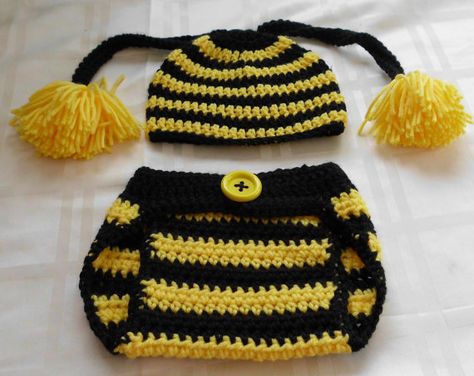 Baby B's Halloween costume! :) Knitting Drawing, Bumble Bee Costume, Bee Hat, Crochet Baby Photo Prop, Bee Costume, Bee Photo, Crochet Bee, I Love This Yarn, Crochet Baby Clothes