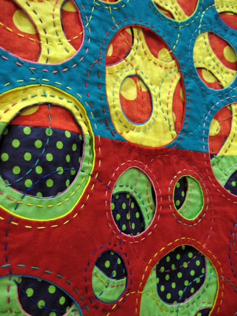 Hand Quilting Technique, Quilt Modernen, Circle Quilts, Reverse Applique, Quilt Show, Textile Fiber Art, Quilting Techniques, Art Textile, Applique Quilts