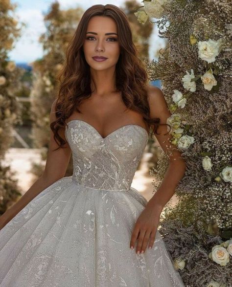 Silk Prom Dress, Luxury Weddings Reception, Stylish Wedding Dresses, Pretty Wedding Dresses, Gold Makeup, Luxury Weddings, Glamour Dress, Wedding Dresses Photos, Gorgeous Wedding Dress