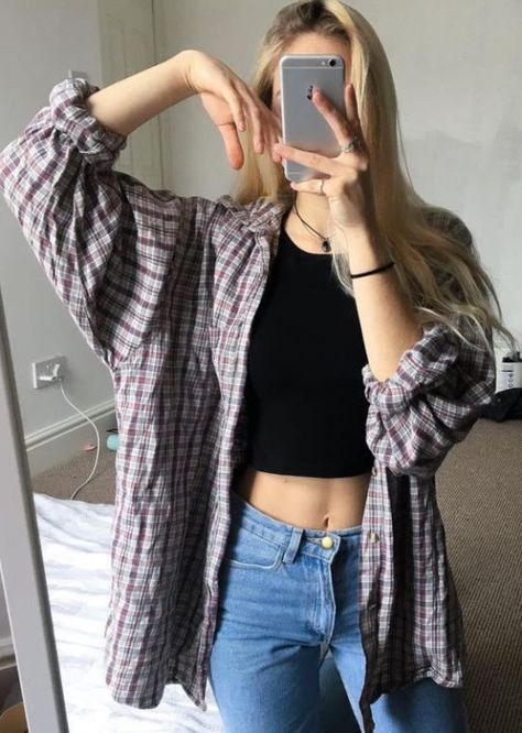 Outfits with flannels are the perfect look for fall! Outfit With Flannel, Chique Outfit, Mode Hippie, Flannel Outfits, Bohol, Indie Outfits, Cozy Outfit, 가을 패션, Outfit Goals