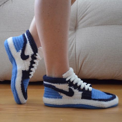 🔥 Exciting News! 🔥 My new crochet pattern for adult sneakers is now available with a 30%🔥 discount for early birds! Inspired by a well-known brand, these cozy and stylish sneakers are perfect for wearing around the house. 🌟 🔹SKILL LEVEL: Intermediate (advanced beginner) 🔹LANGUAGE: 🇺🇸 English (US terms) 🔹SIZES: Women's shoe sizes 5 to 12 Men's shoe sizes 6-13 You get the PDF file includes: 🔸Easy-to-follow, step-by-step instructions with photos 🔸Helpful video tutorial 🔸Unique and high-... Men Crochet Pattern, Crochet Baby Shoes Pattern, Slippers Pattern, Sneaker Slippers, Crochet Woman, Crochet Shoes, Iconic Style, Crochet Slippers, Comfortable Sneakers