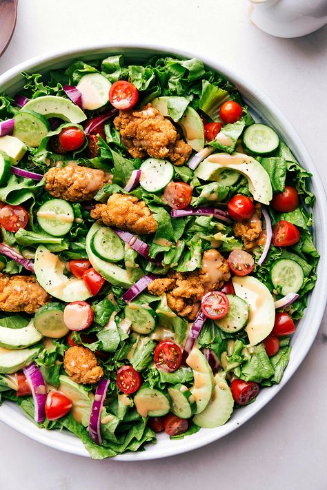 Our favorite crispy chicken salad with an easy (5-ingredient) honey BBQ dressing. This salad can be made in 25 minutes or less with a few short-cuts! Spicy Chicken Salad Recipe, Bbq Dressing, Green Salad With Chicken, Homemade Chicken Strips, Crispy Chicken Salads, Crispy Chicken Tenders, Orzo Pasta Salad, Quick Salads, Honey Bbq