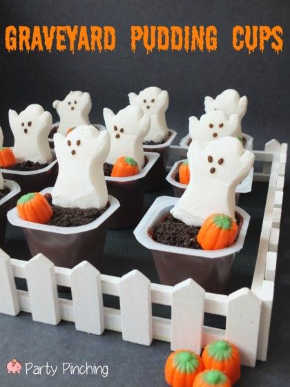 Fun Kid Dinner Ideas, Graveyard Pudding, Bachelorette Food, Festa Hotel Transylvania, Menu Halloween, Postres Halloween, Dekorasi Halloween, Fall Goodies, Halloween Soap