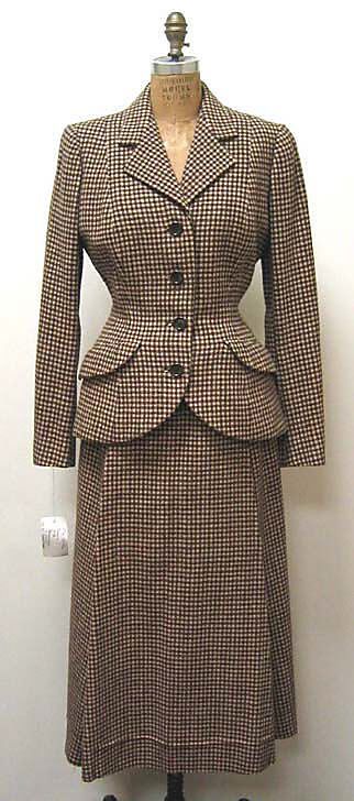 Suit  House of Balenciaga  (French, founded 1937)  Designer: Cristobal Balenciaga. Balenciaga Suit, Houndstooth Suit, Fashion Guys, Cristobal Balenciaga, Fashion 1940s, Look Retro, Fashion 1950s, Vintage Suits, 40s Fashion