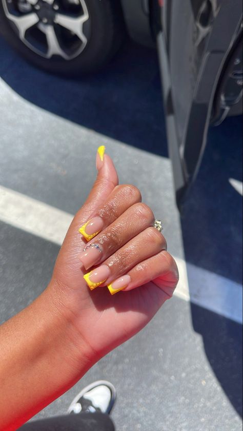 Short Yellow And Orange Nails, Yellow Shorties Acrylic Nails, Yellow Short French Tip Nails, Short Yellow Acrylic Nails Designs, Yellow Frenchies Nails, Yellow Acyrilics Nails, Yellow Short Nails Ideas, Birthday Nails Yellow, Shorties Nails Square Spring