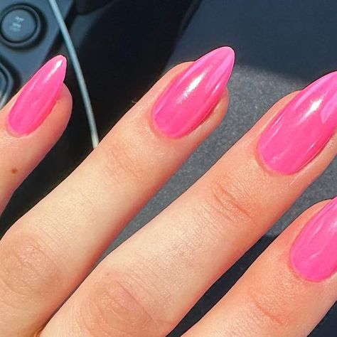 Barbie Nails Short Almond, Barbie Nails Almond Shape, Barbie Nails Design Ideas Almond, Barbie Pink Oval Nails, Barbie Pink Nails Almond Shape, Barbie Pink Almond Nails, Pink Nails Almond Shape, Barbie Pink Nails, Pink Chrome Nails