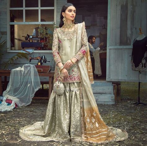 Must-Have In Your Trousseau: Pakistani Ghararas & Shararas Pakistani Gharara, Gharara Suits, Costume Gris, Sharara Designs, Sharara Suit, Utsav Fashion, Indian Suits, Indian Dress, Salwar Kameez Designs