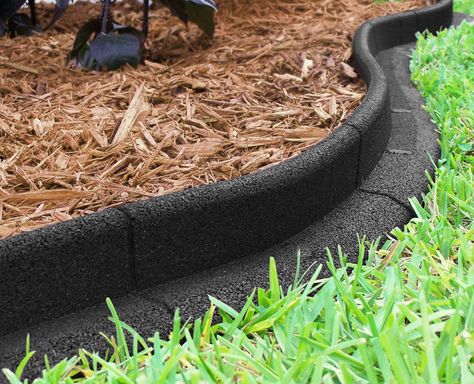 A pack of landscape edging that doesn't require you to dig to get a clean edge on all your garden beds. Garden Border Edging, Garden Border, Edging Ideas, Lawn Edging, Landscape Edging, Landscape Garden, Home Landscaping, Landscaping Tips, Garden Edging